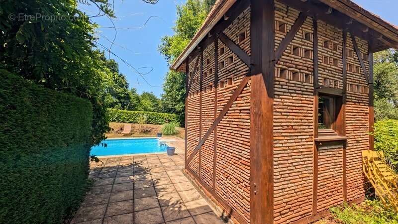 Propriété de caractère, piscine et dépendances - photo 22