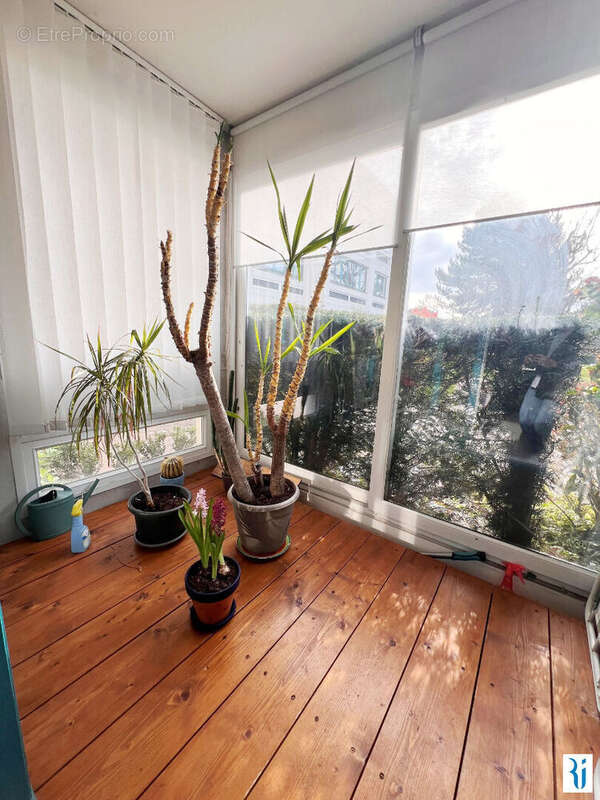 Appartement à MONT-SAINT-AIGNAN