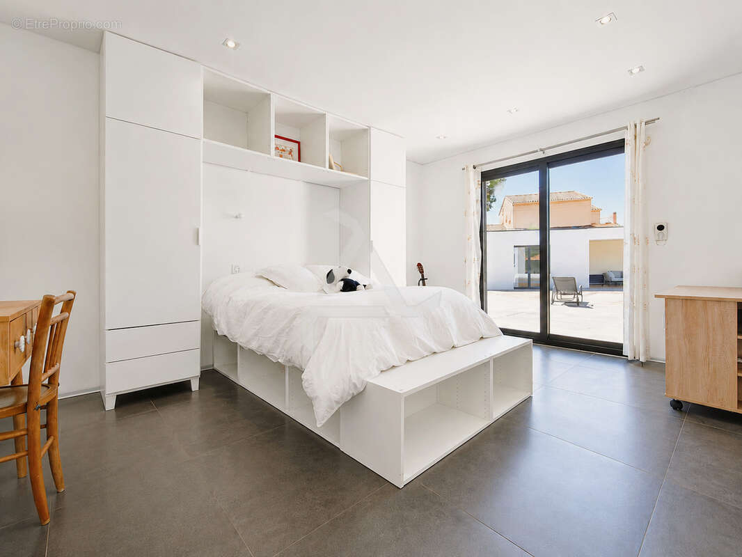 Villa t7 de 211m2 contemporaine avec piscine sous-sol aménagé et chambre indépendante - photo 23