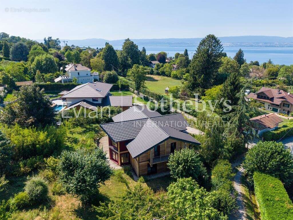 Neuvecelle, Maison contemporaine en ossature bois de 228 m² habitables. - photo 2