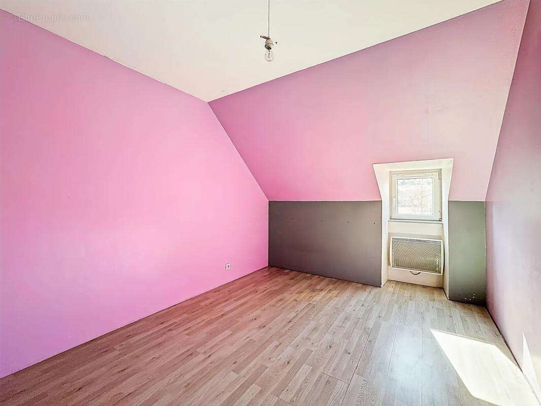 Maison à NOYEN-SUR-SARTHE