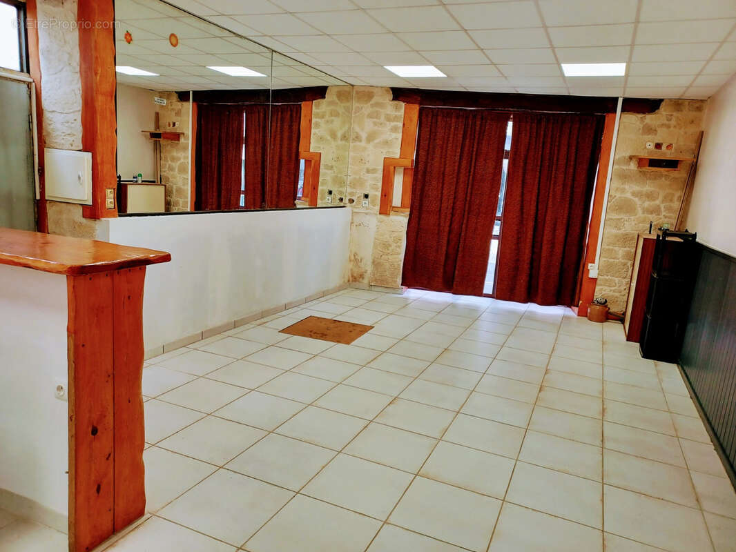 Exclusivité sainte livrade sur lot (47) - immeuble mixte - 1 local commercial - 2 appartements - centre ville - photo 3