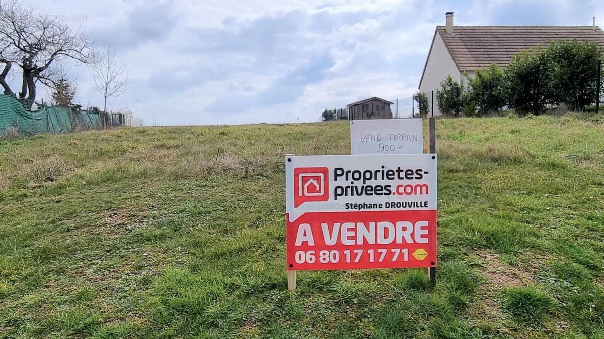 Terrain à BERCHERES-SAINT-GERMAIN