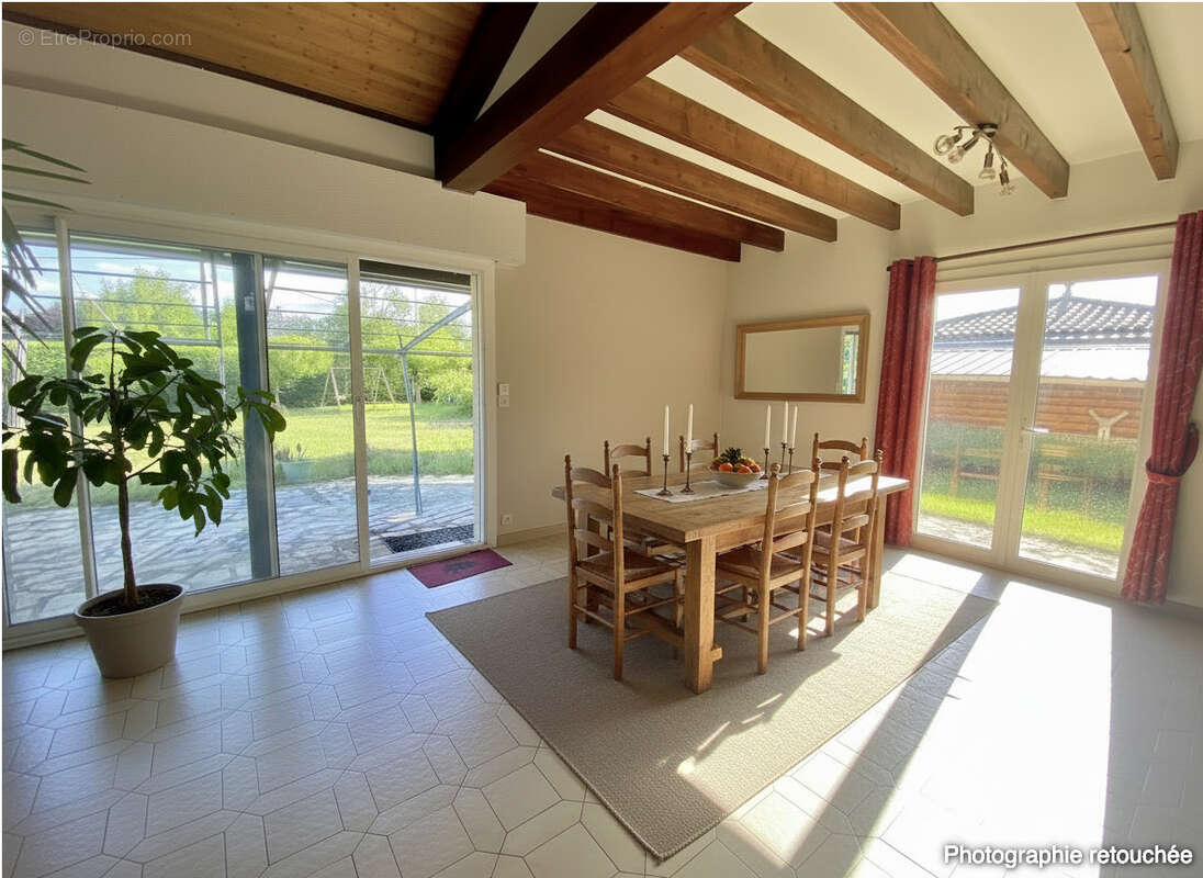 Magnifique maison de 162m2 entièrement rénovée   6 Chambres   Terrain 1 377 m à Davézieux - photo 4