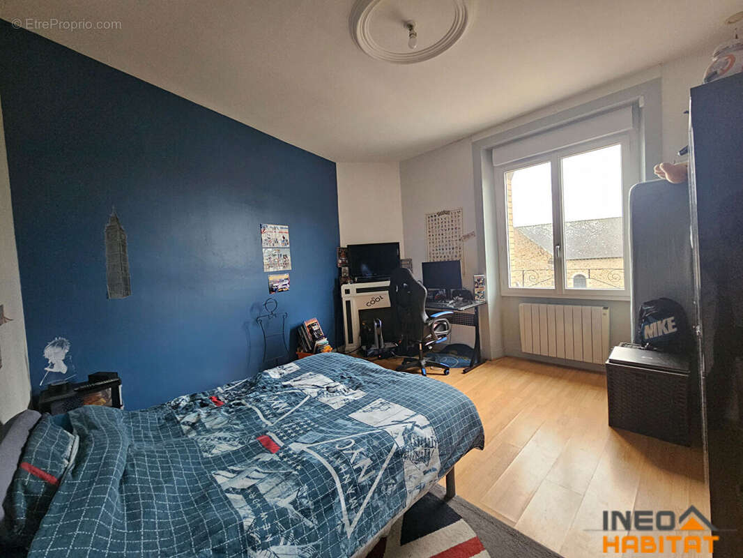 Maison à MONTREUIL-LE-GAST