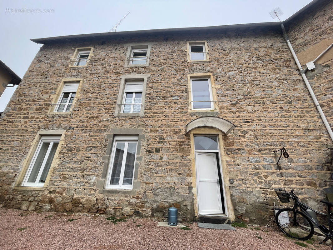 Appartement à SAINT-ROMAIN-LA-MOTTE
