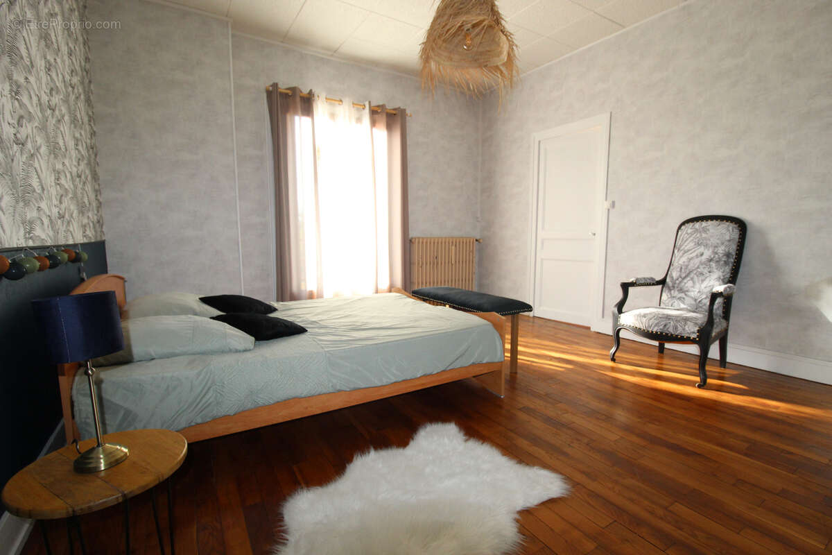 Maison à JOUET-SUR-L'AUBOIS