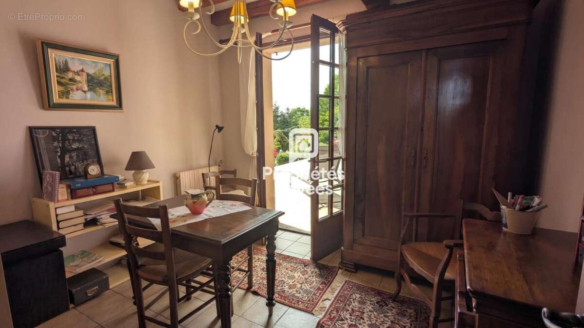Maison à SAINT-MARTIAL-DE-VALETTE