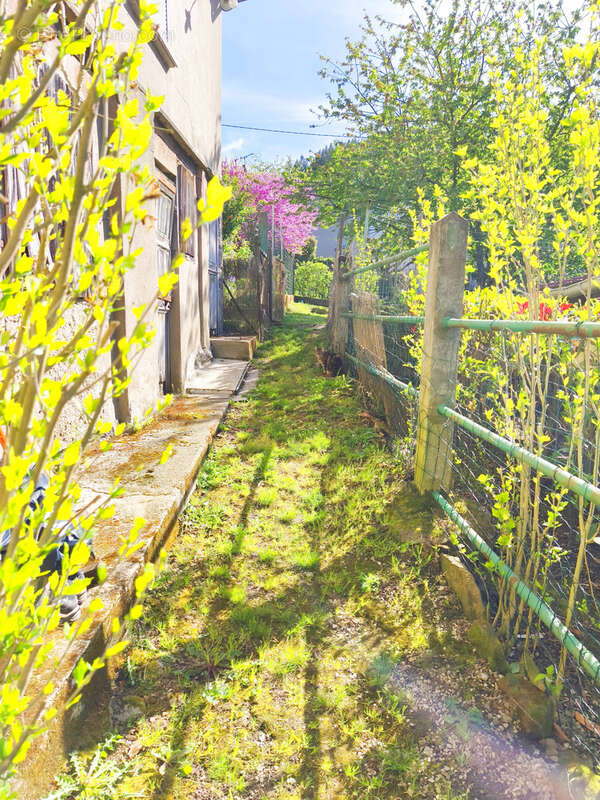 Maison à DECAZEVILLE