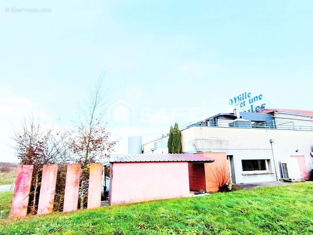 Commerce 1417 m² à Charmes  - photo 4