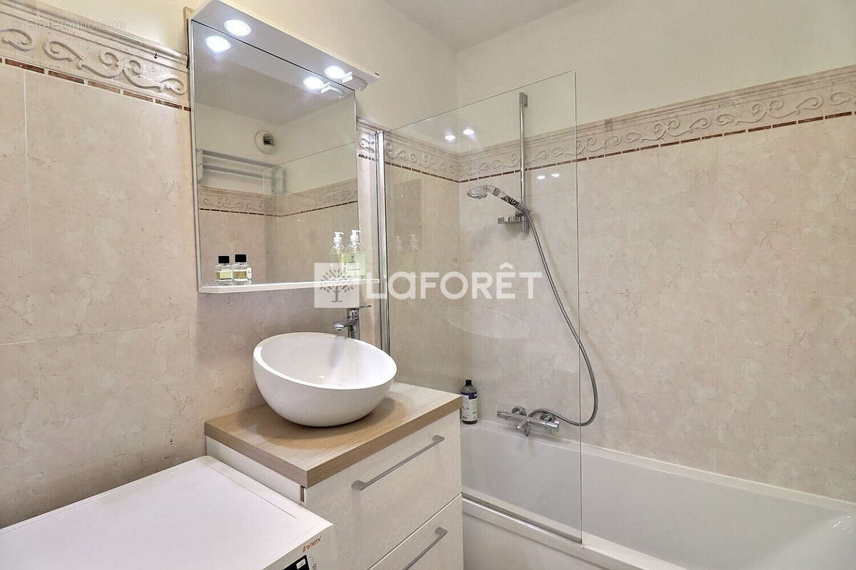 Hyères Centre -  Appartement de standing dans une résidence prisée. - photo 6