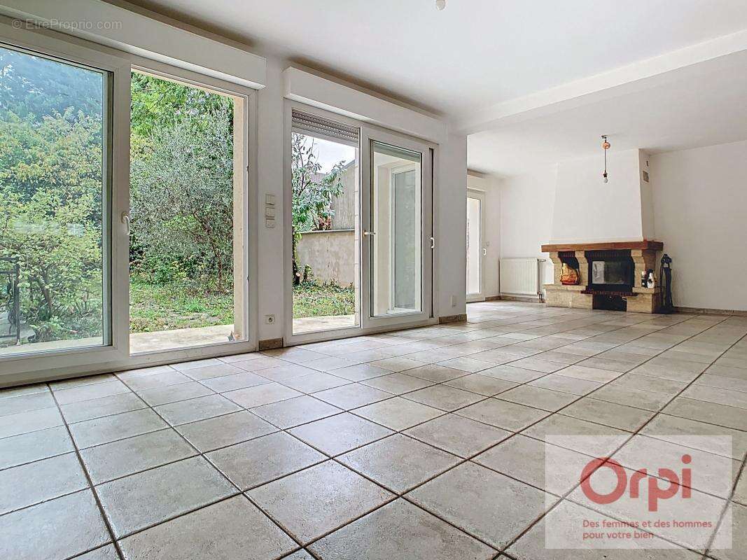 Maison à ISSY-LES-MOULINEAUX