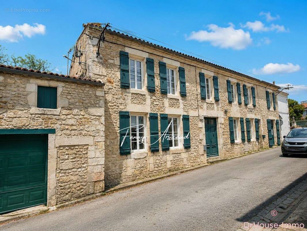 Maison 212 m² à Pont-L'abbe-D'arnoult  - photo 5