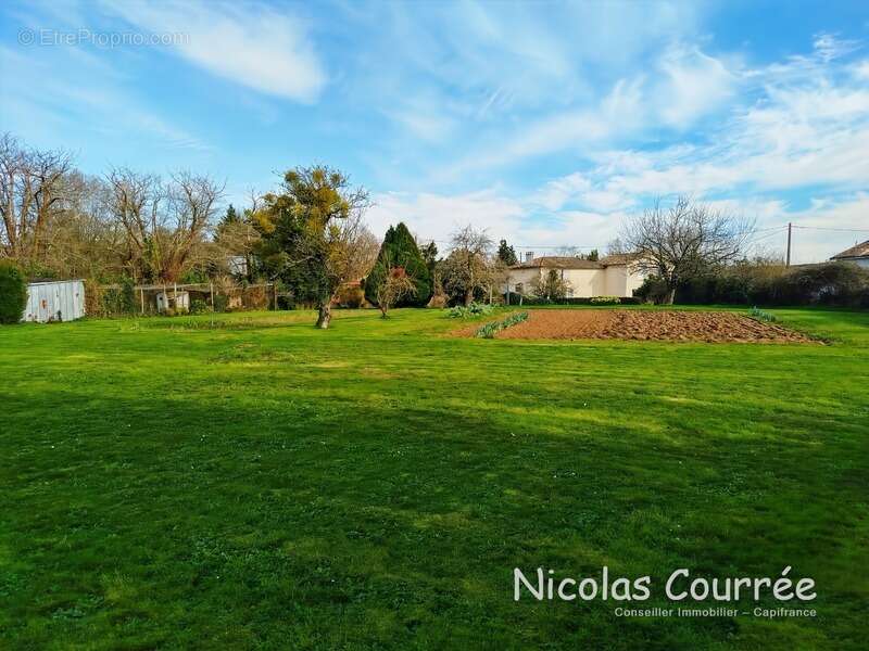 Maison à rénover – 191 m² – Fort potentiel – Environnement calme SAINT VINCENT LA CHATRE (79) - photo 15