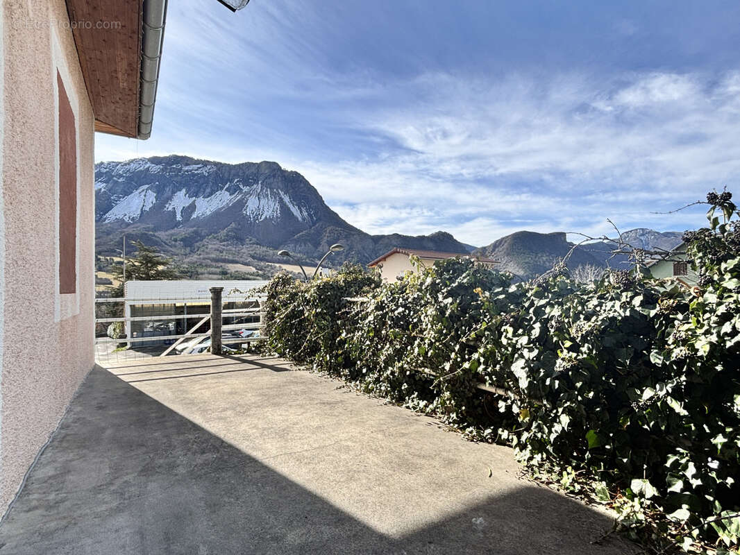 Appartement à ESPINASSES