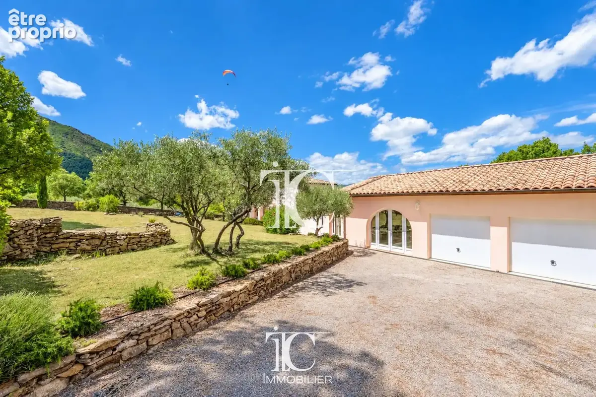 Les vans - villa de plain pied 146m²,secteur calme et verdoyant, 5825m² de terrain, piscine. - photo 4