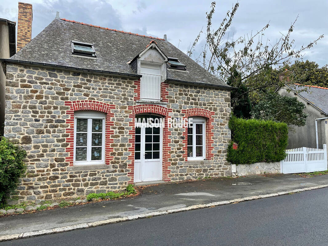 Maison à BAZOUGES-LA-PEROUSE