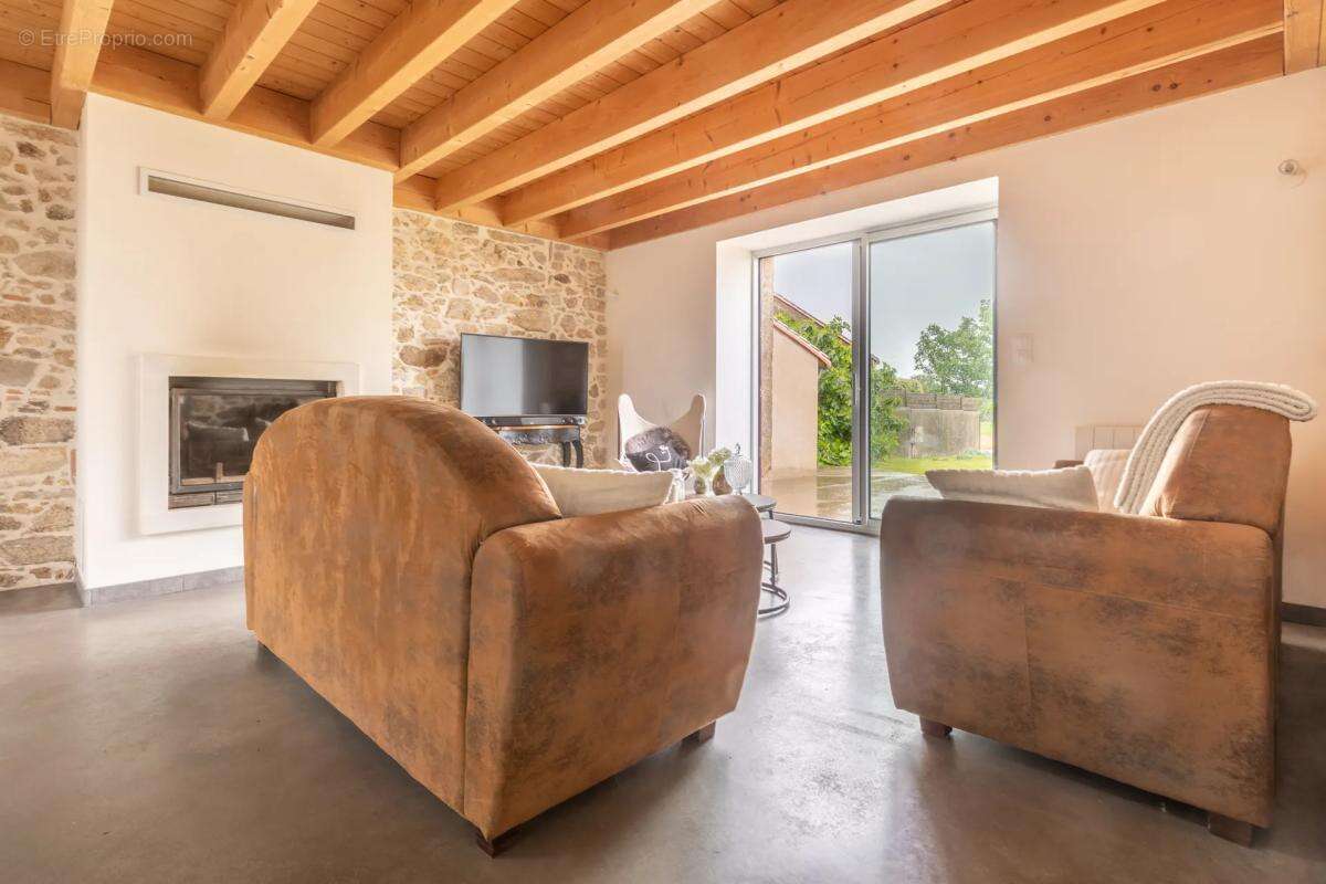 Maison à AIGREFEUILLE-SUR-MAINE