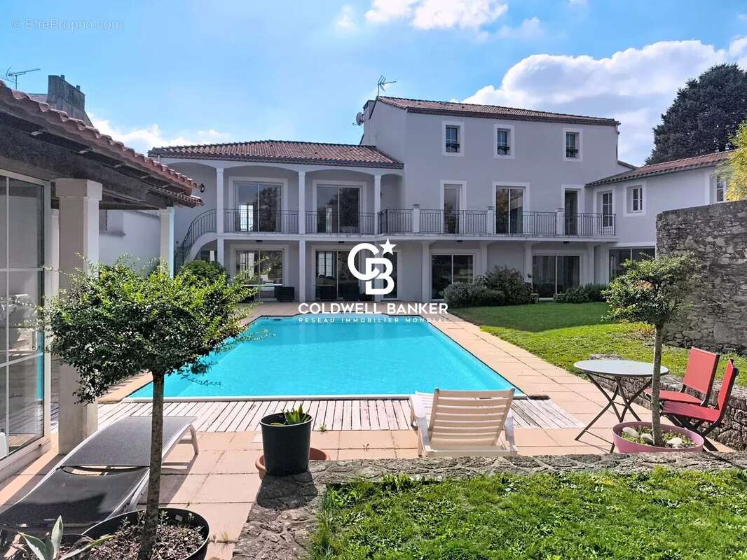 Maison à LES HERBIERS