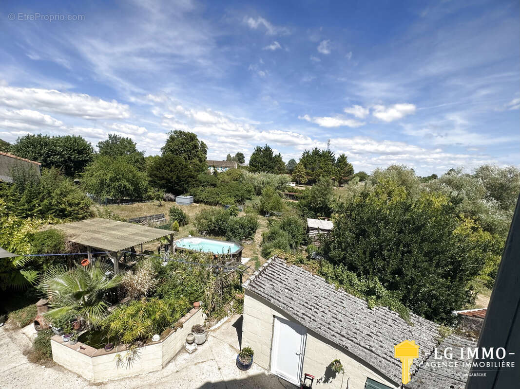 Maison ancienne rénovée avec  dependances, jardin de 1000 m2 et piscine au cœur de mortagne-sur-gironde - photo 27