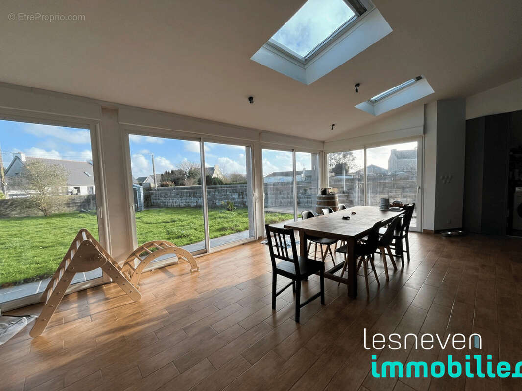 Appartement à PLOUVIEN