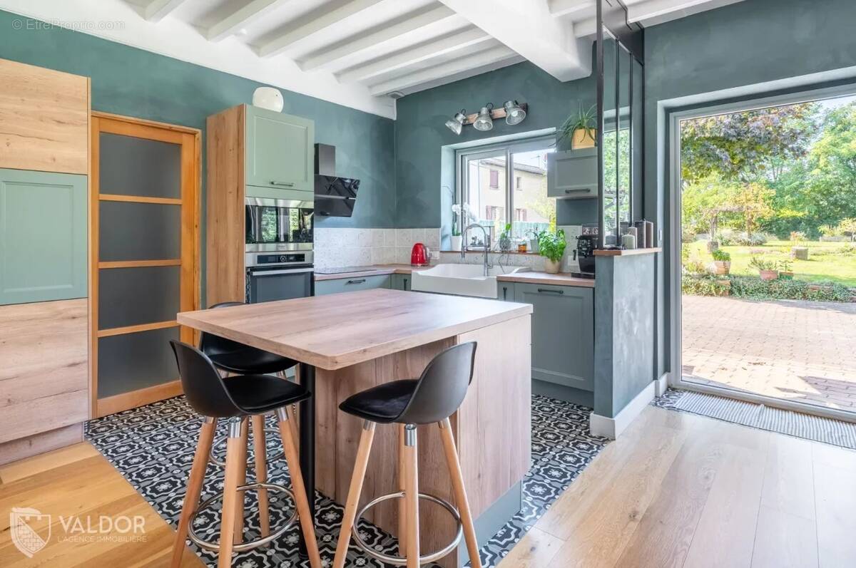 Maison à JASSANS-RIOTTIER