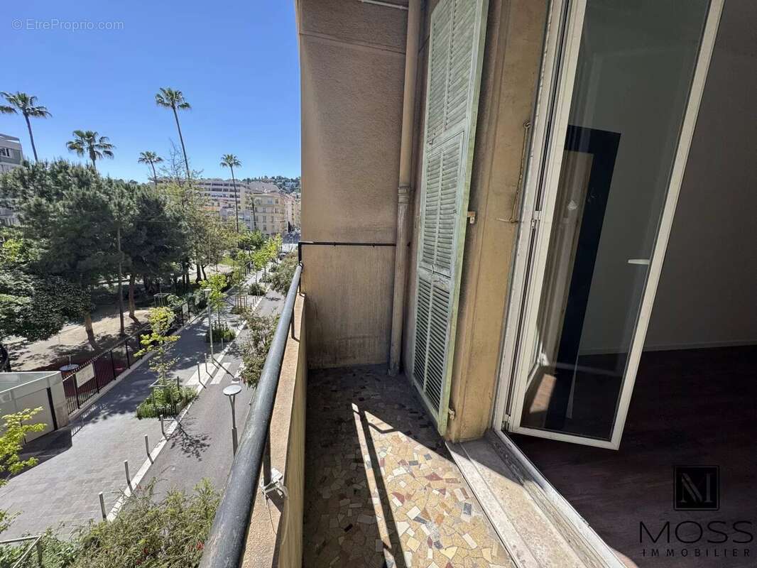 Centre ville / 3 pièces 103m2 refait à neuf avec balcon - photo 5