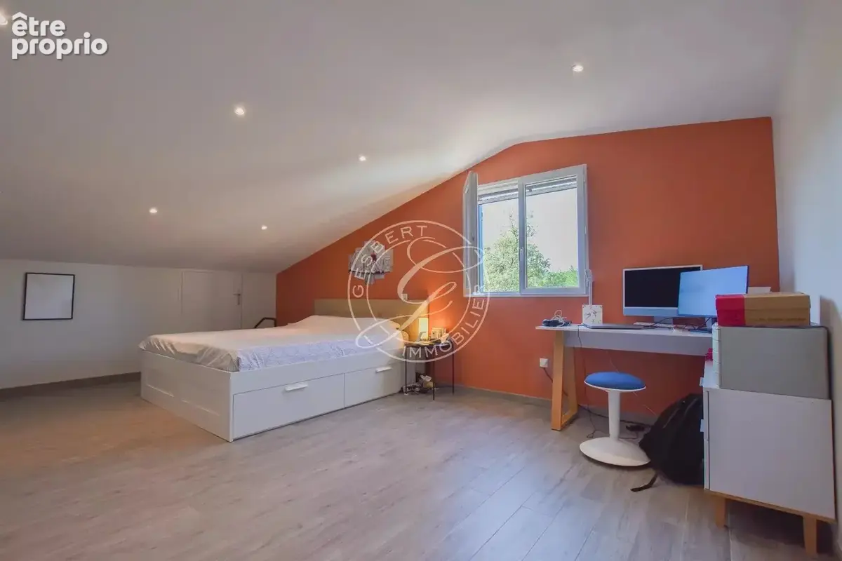 A VENDRE LORGUES - Villa traditionnelle avec piscine et vue dégagée - photo 18