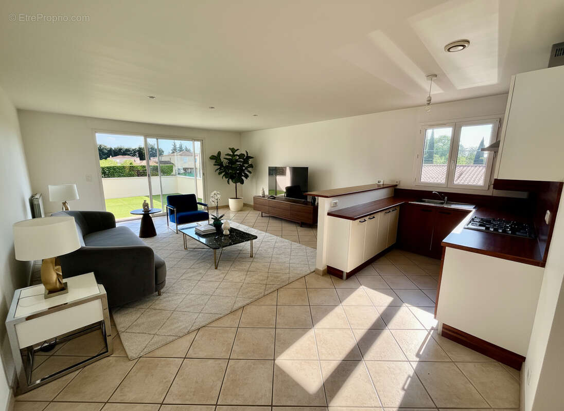 Appartement à L'ISLE-SUR-LA-SORGUE