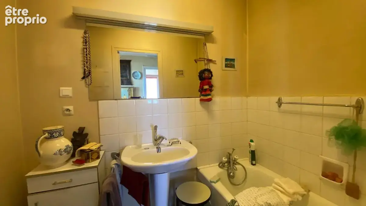 DERNIER ETAGE Appartement T2 à Fontaines-sur-Saône - photo 6