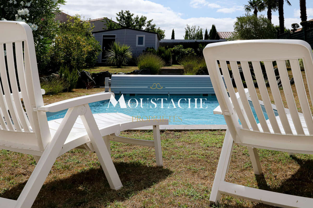 Maison  à la rénovation contemporaine avec piscine- a deux pas des commerces & de la plage - - photo 23