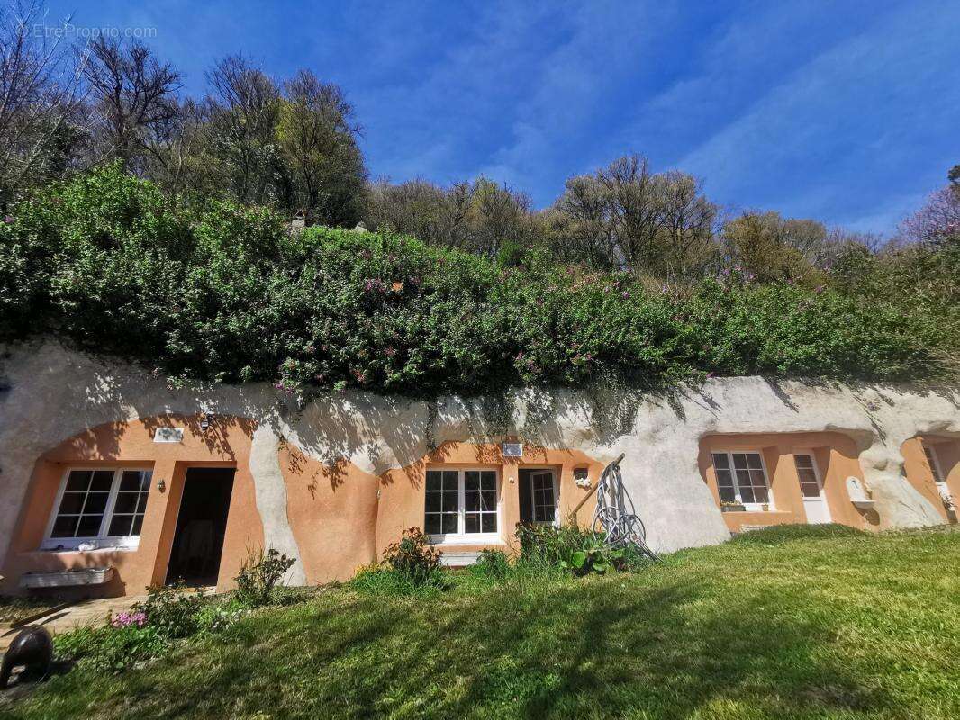 Maison à SAINT-ETIENNE-DE-CHIGNY