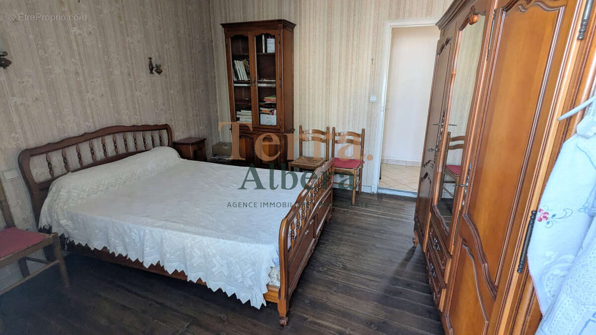 Authentique maison de village avec jardin constructible et beau potentiel - photo 12