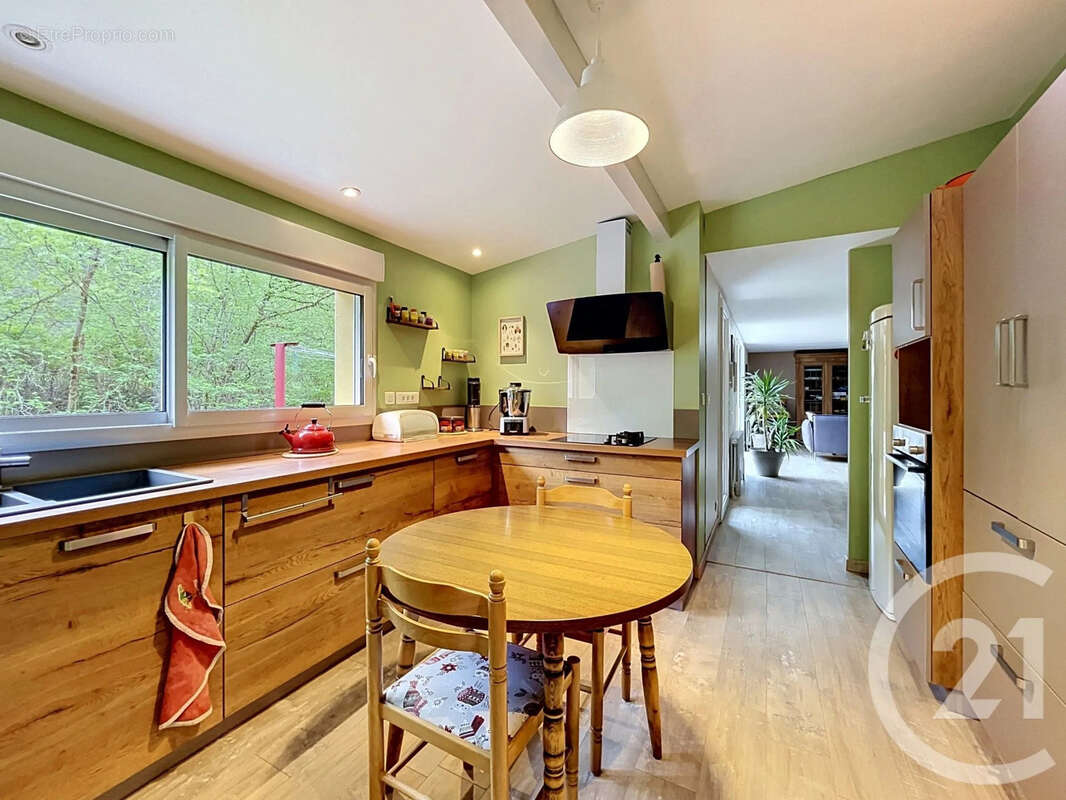 Maison 212 m² à Bains-Les-Bains  - photo 9