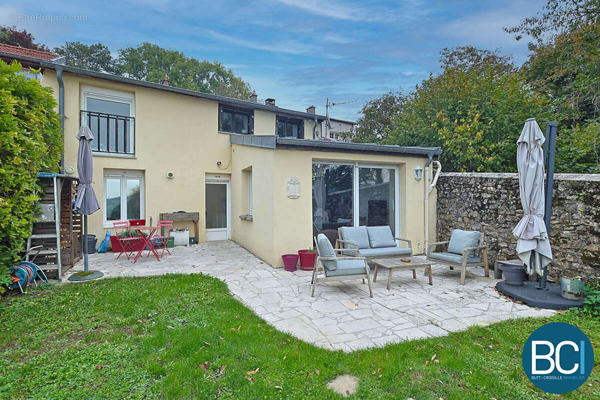 Maison à LAY-SAINT-CHRISTOPHE