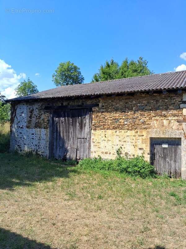 Photo 2 - Maison à BUSSIERE-POITEVINE