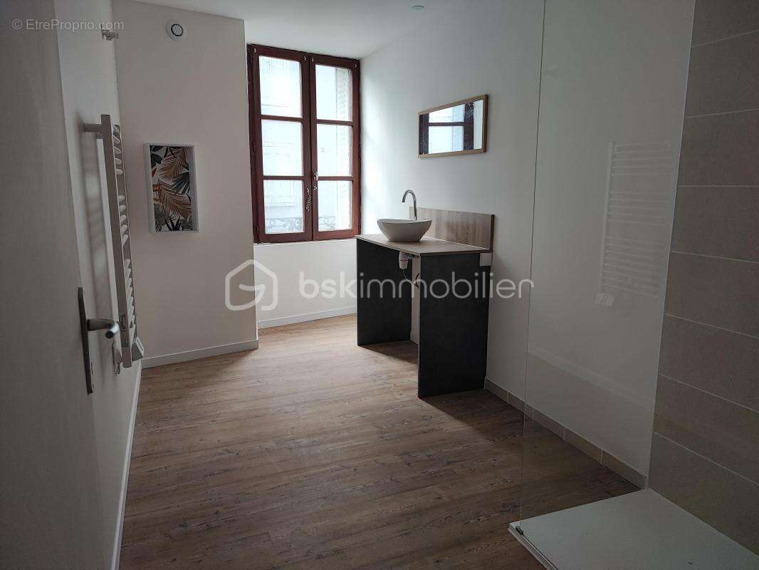 Maison à EYMOUTIERS