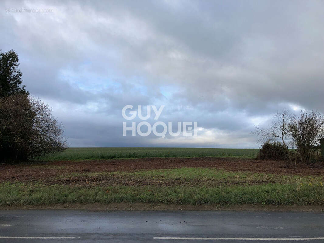 Terrain à PERONNE