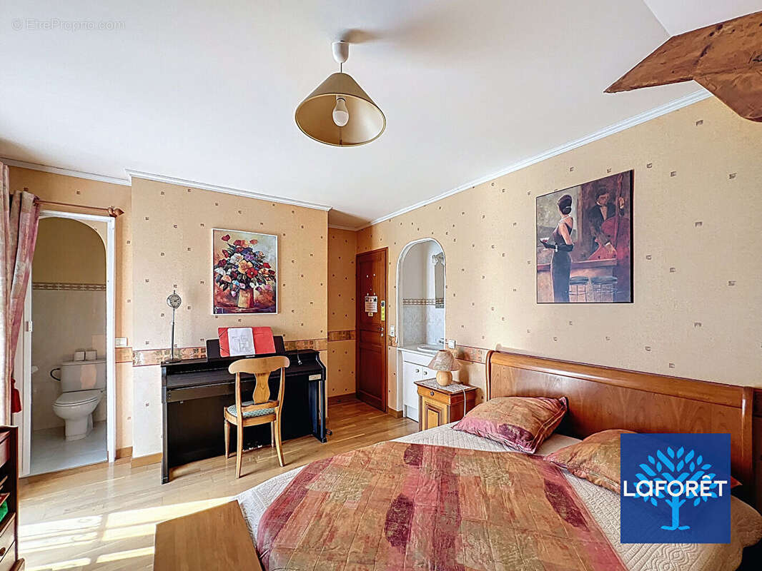 Maison à D'HUISON-LONGUEVILLE