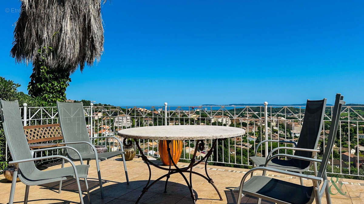 Maison à BORMES-LES-MIMOSAS