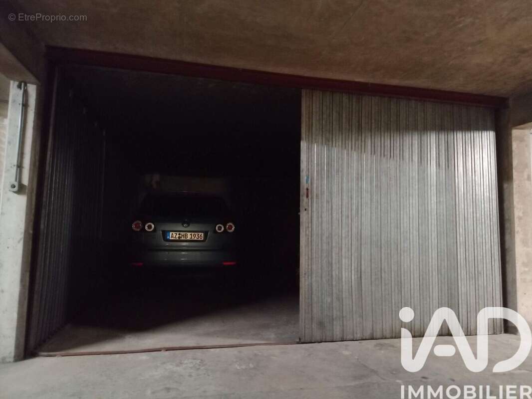 Photo 2 - Parking à PARIS-18E