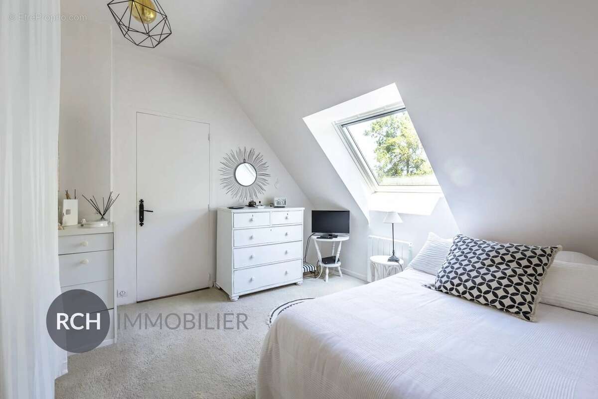 Maison à LE PERRAY-EN-YVELINES