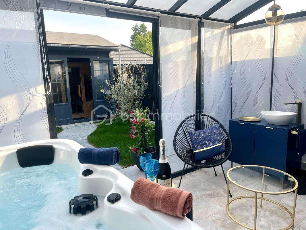 Commerce à FRESNES-LES-MONTAUBAN