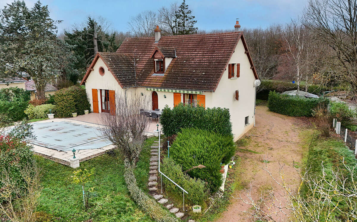 Maison à NEUILLY-LE-REAL
