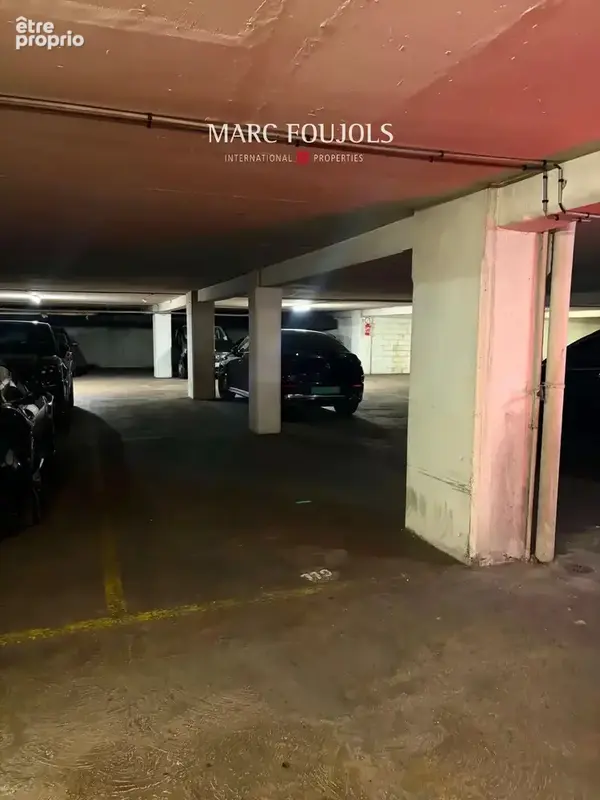 Parking à PARIS-16E