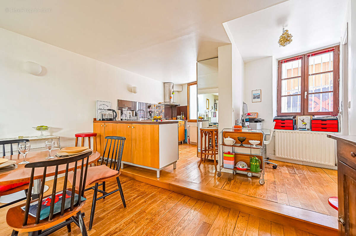 Appartement à PARIS-10E