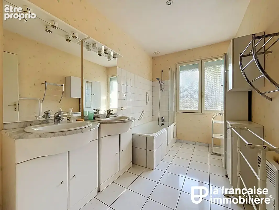 A VENDRE - Maison mitoyenne de 108 m² avec garage - photo 11