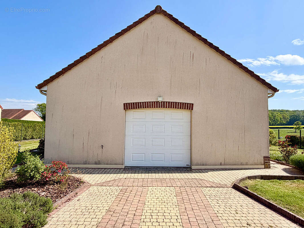 Maison à HETOMESNIL