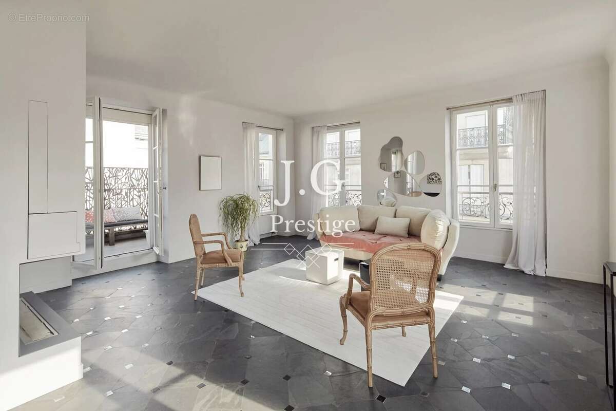 Appartement à PARIS-7E