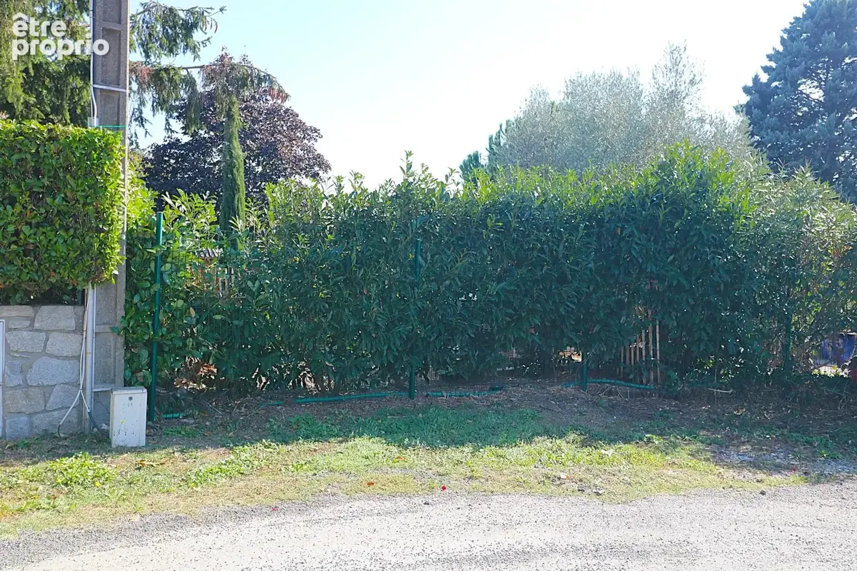 Terrain constructible de 713 m2 - photo 3
